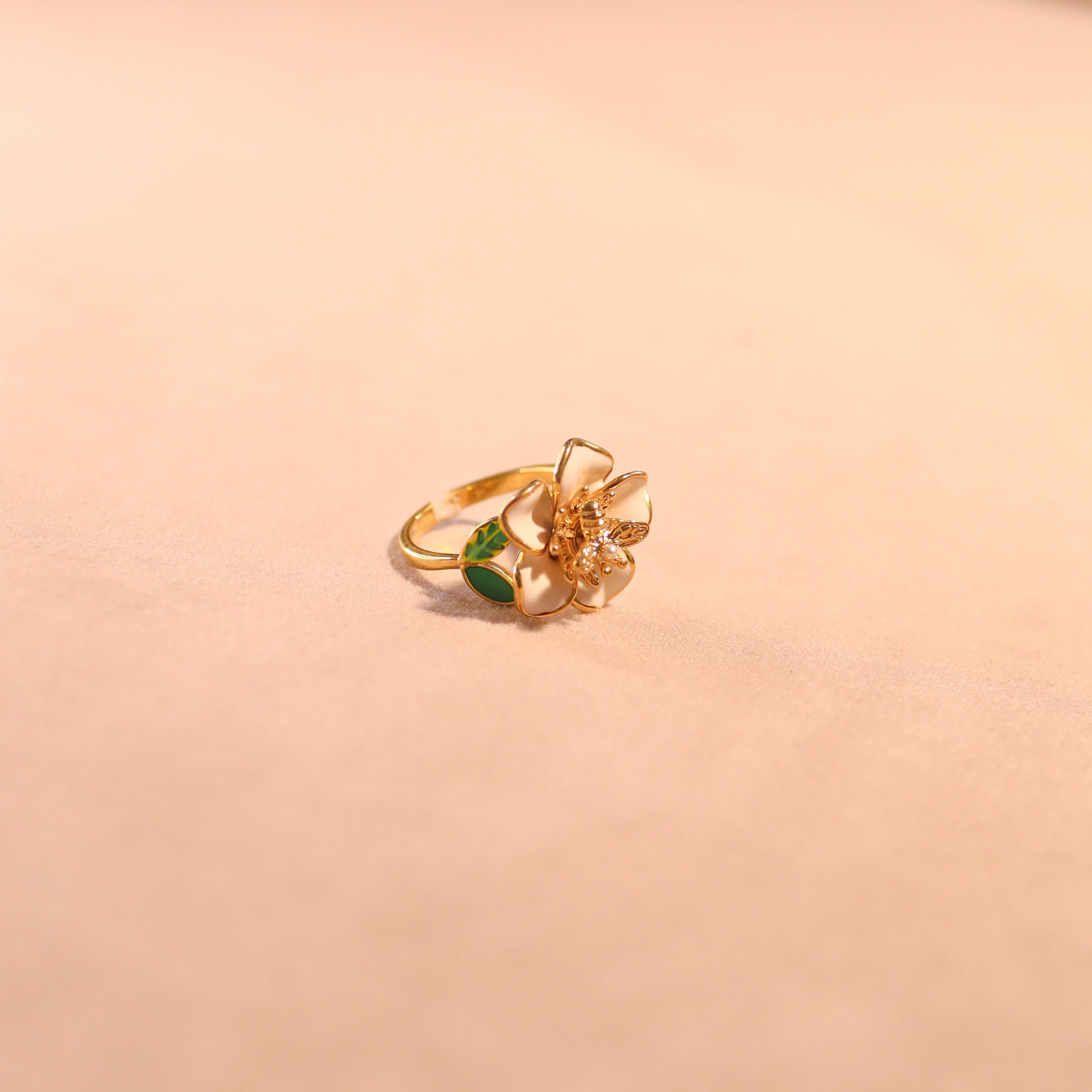 Anti-Tarnish Flower and Rotating Bee Ring