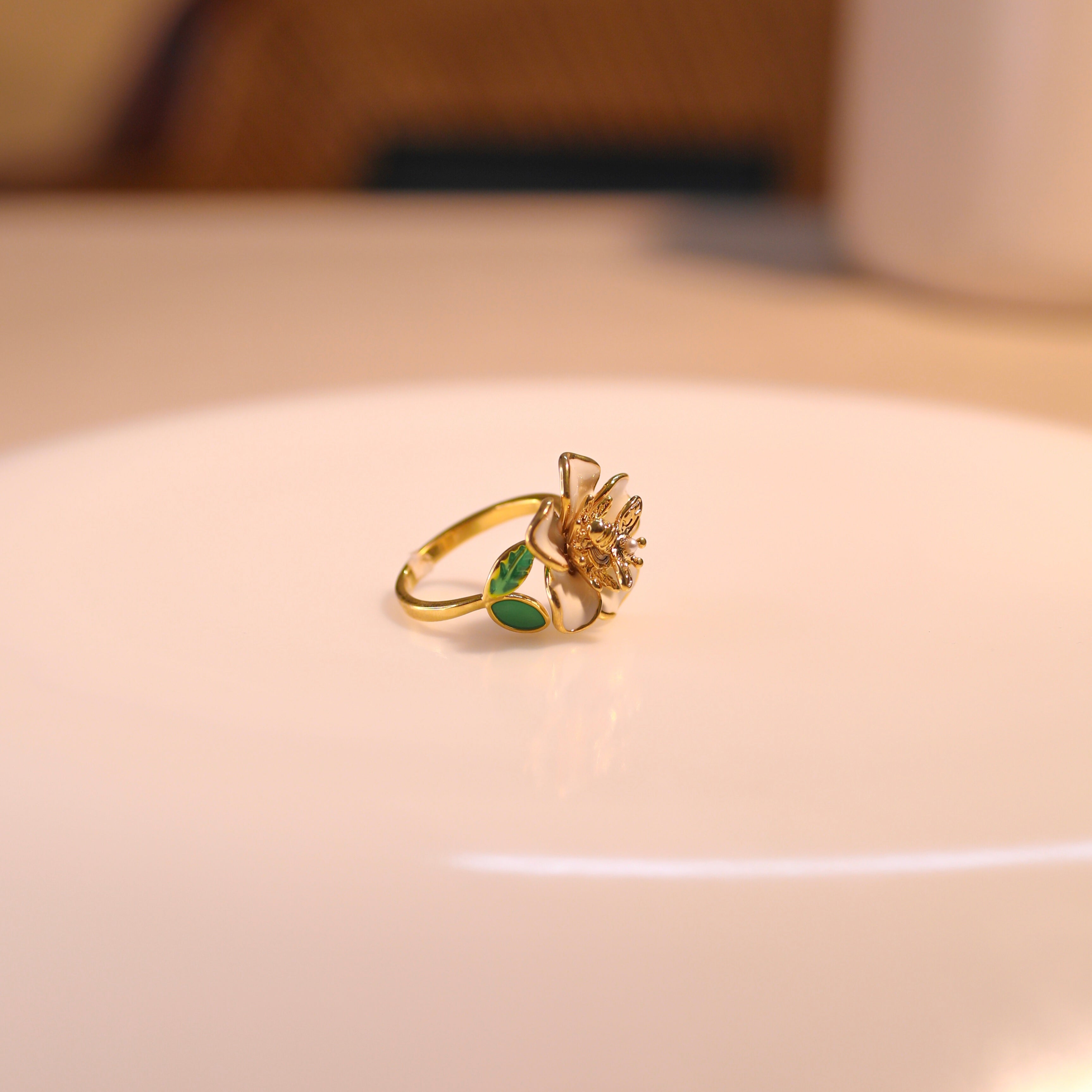 Anti-Tarnish Flower and Rotating Bee Ring