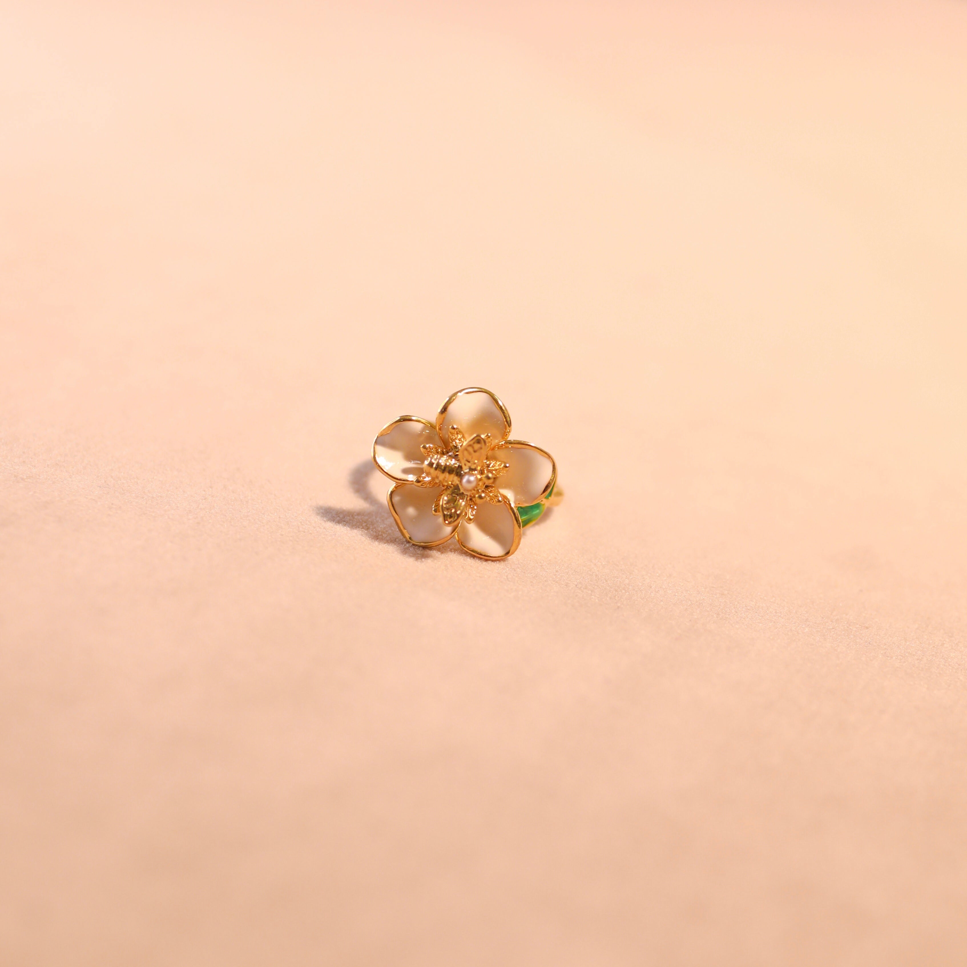 Anti-Tarnish Flower and Rotating Bee Ring