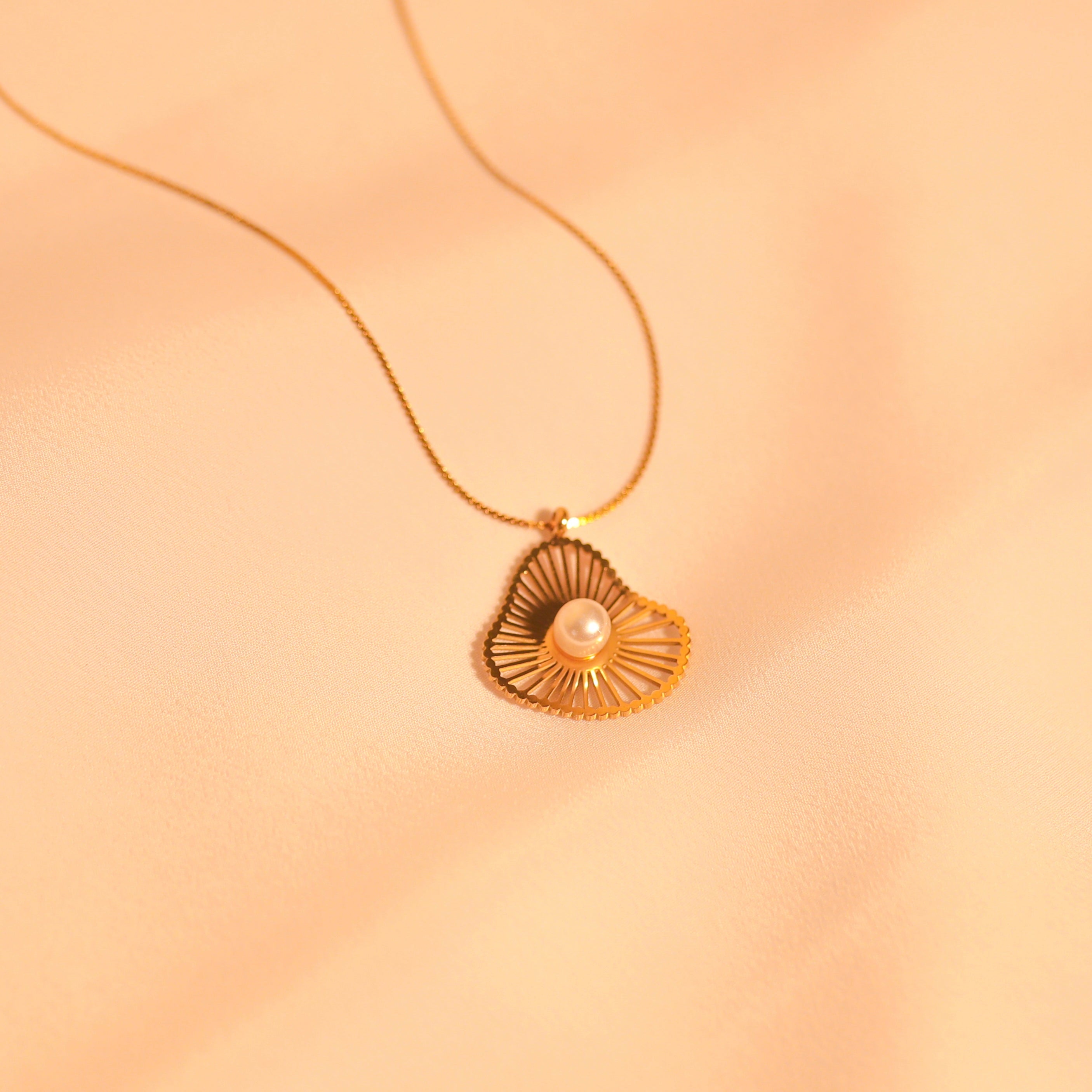 Anti-Tarnish Shell Pendant with Pearl-109