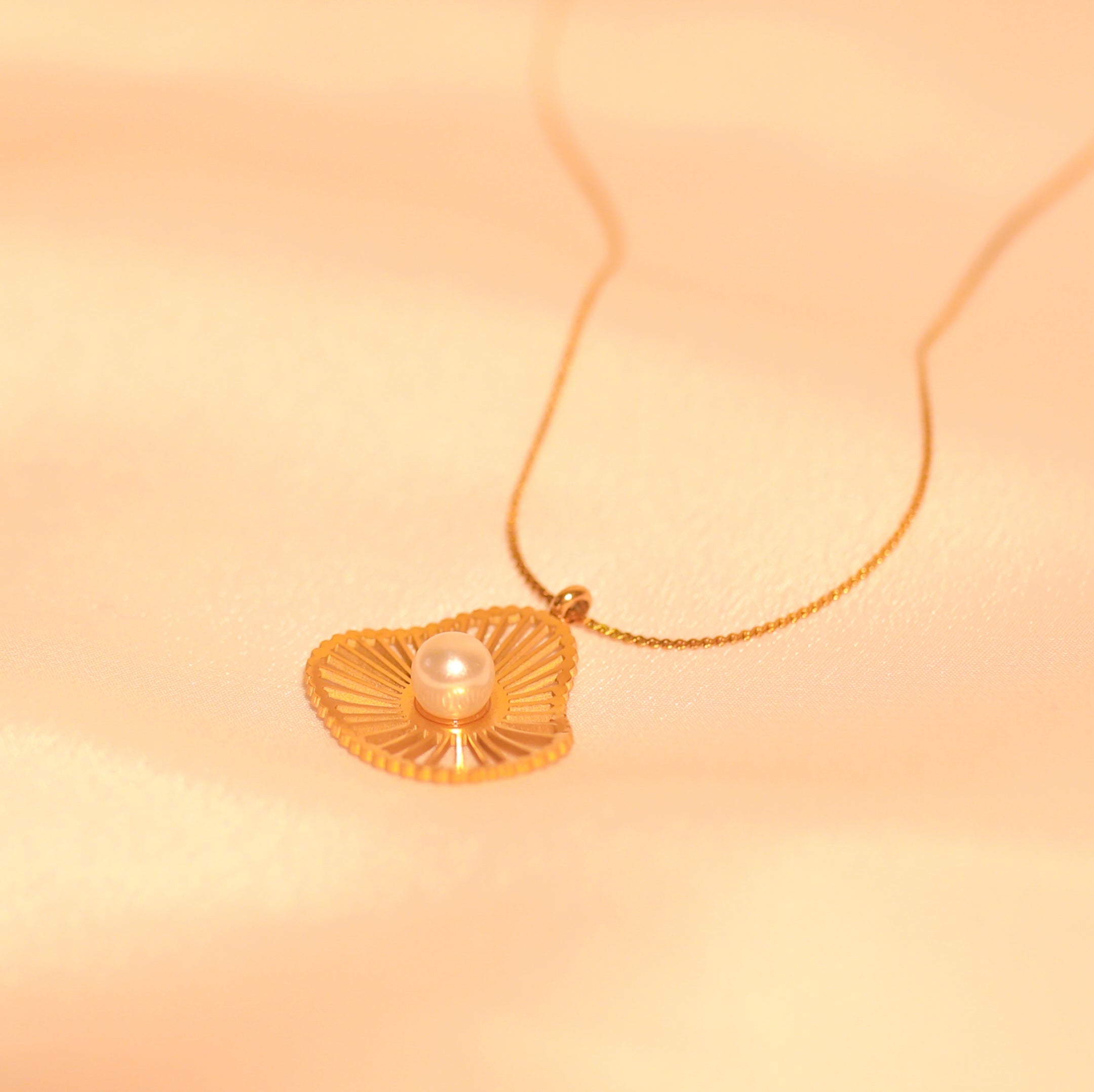 Anti-Tarnish Shell Pendant with Pearl-109