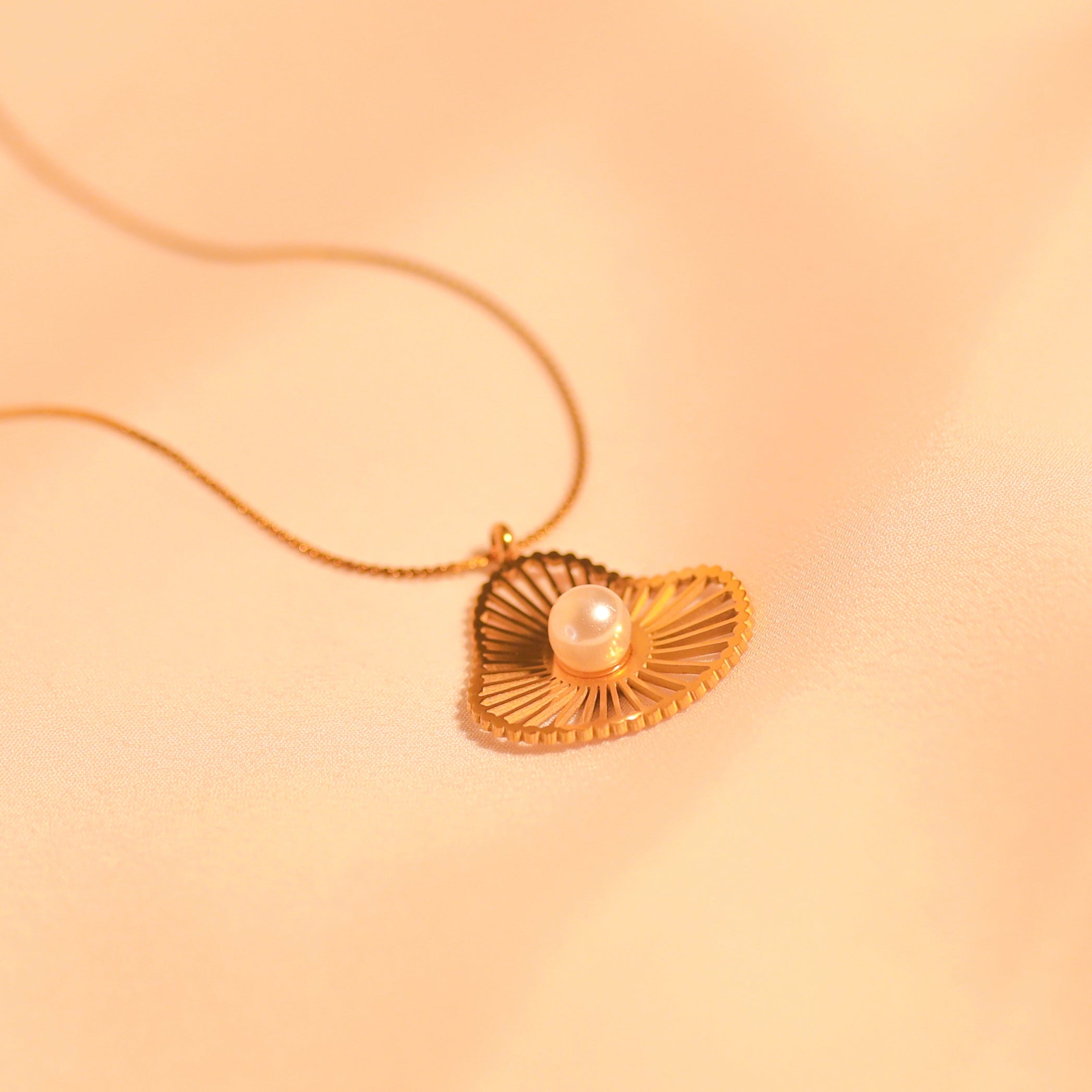 Anti-Tarnish Shell Pendant with Pearl-109