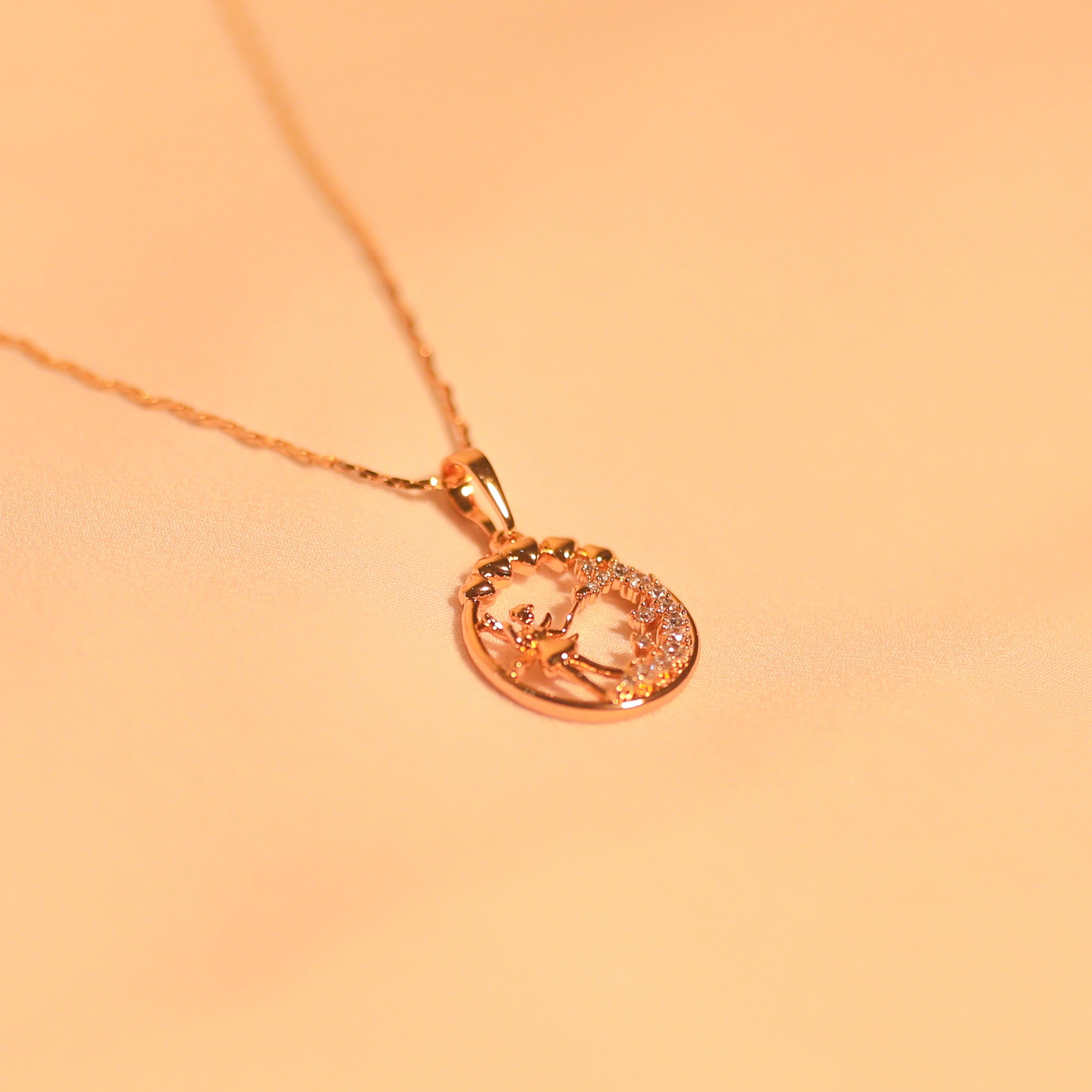 Anti-Tarnish Xuping Premium Fairy Heart Round Charm Pendant -117