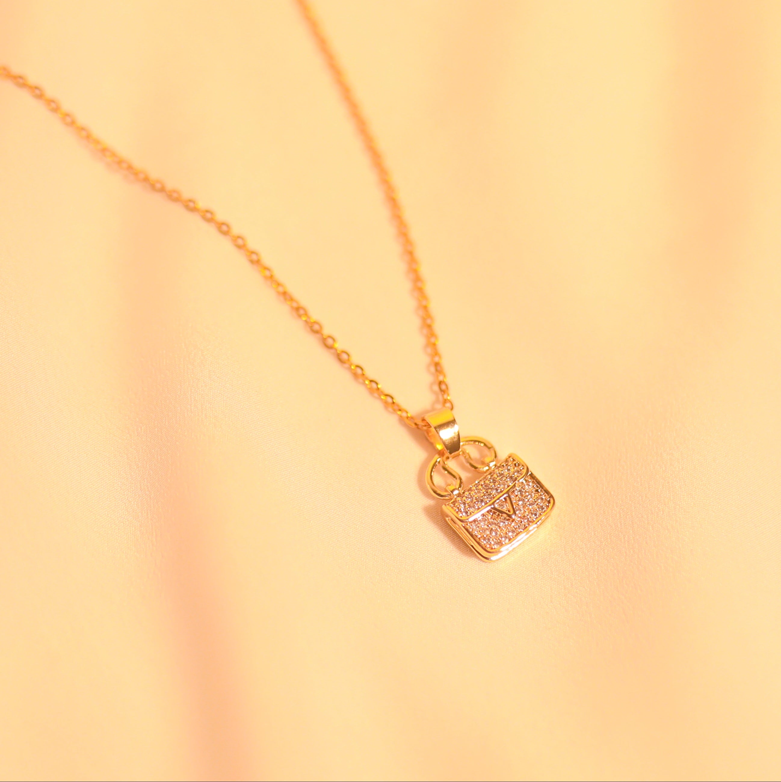 Anti-Tarnish Xuping Premium Hand Bag Pendant -124