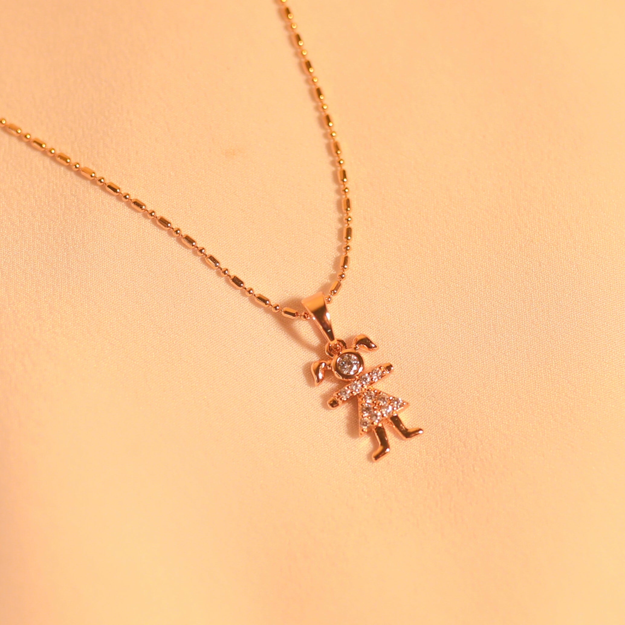 Anti-Tarnish Xuping Premium Stone Studded Girl Charm Pendant -137