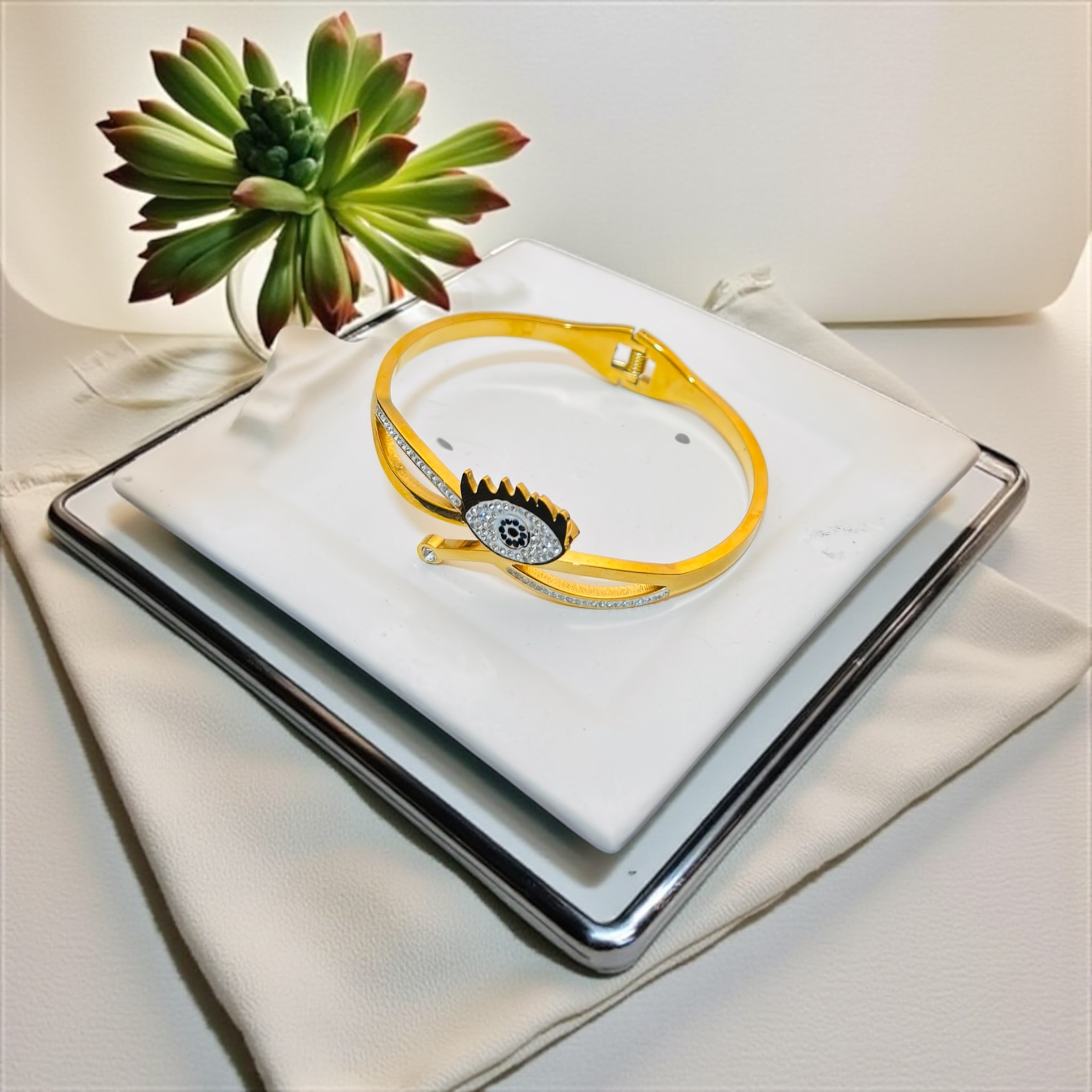 Oculus Charm - Anti Tarnish Bracelet