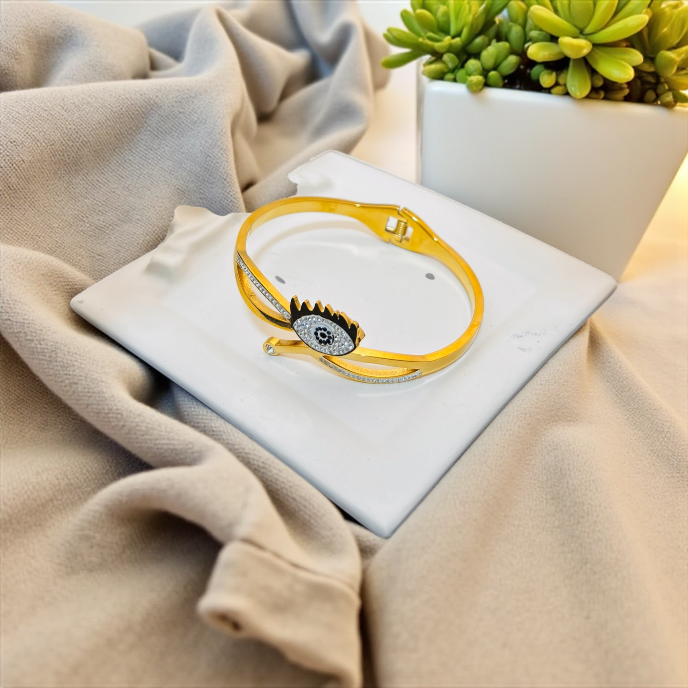 Oculus Charm - Anti Tarnish Bracelet